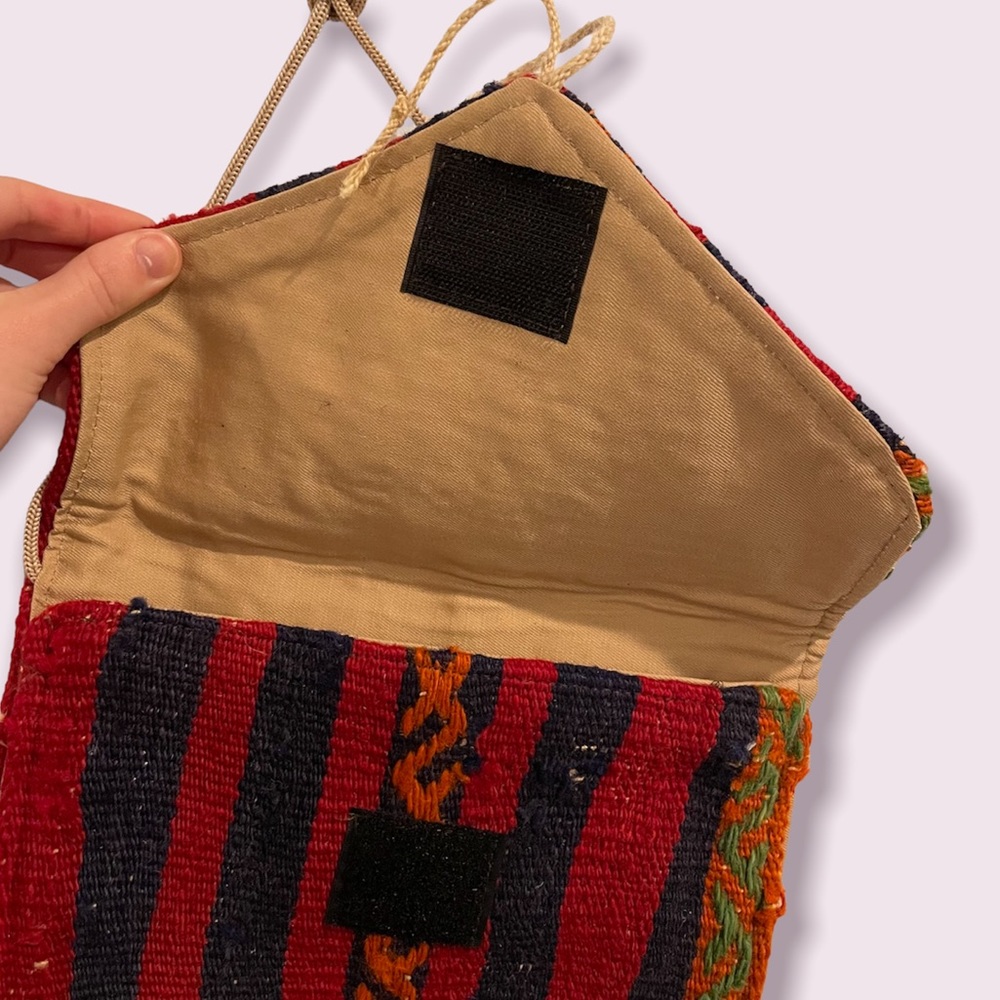 Recycled Rug Scraps Satchel - Picture 4 of 4